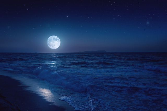 moon-over-sea